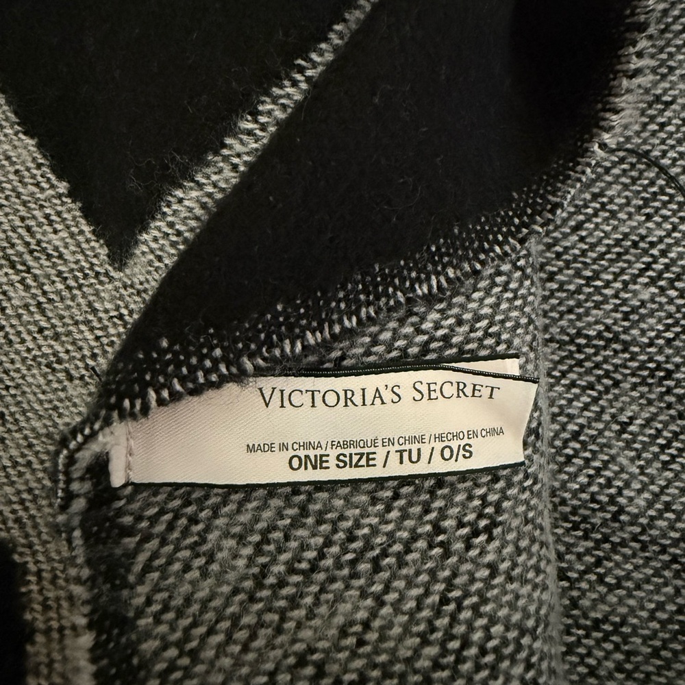 Victoria's Secret Black cozy blanket - Picture 3 of 5